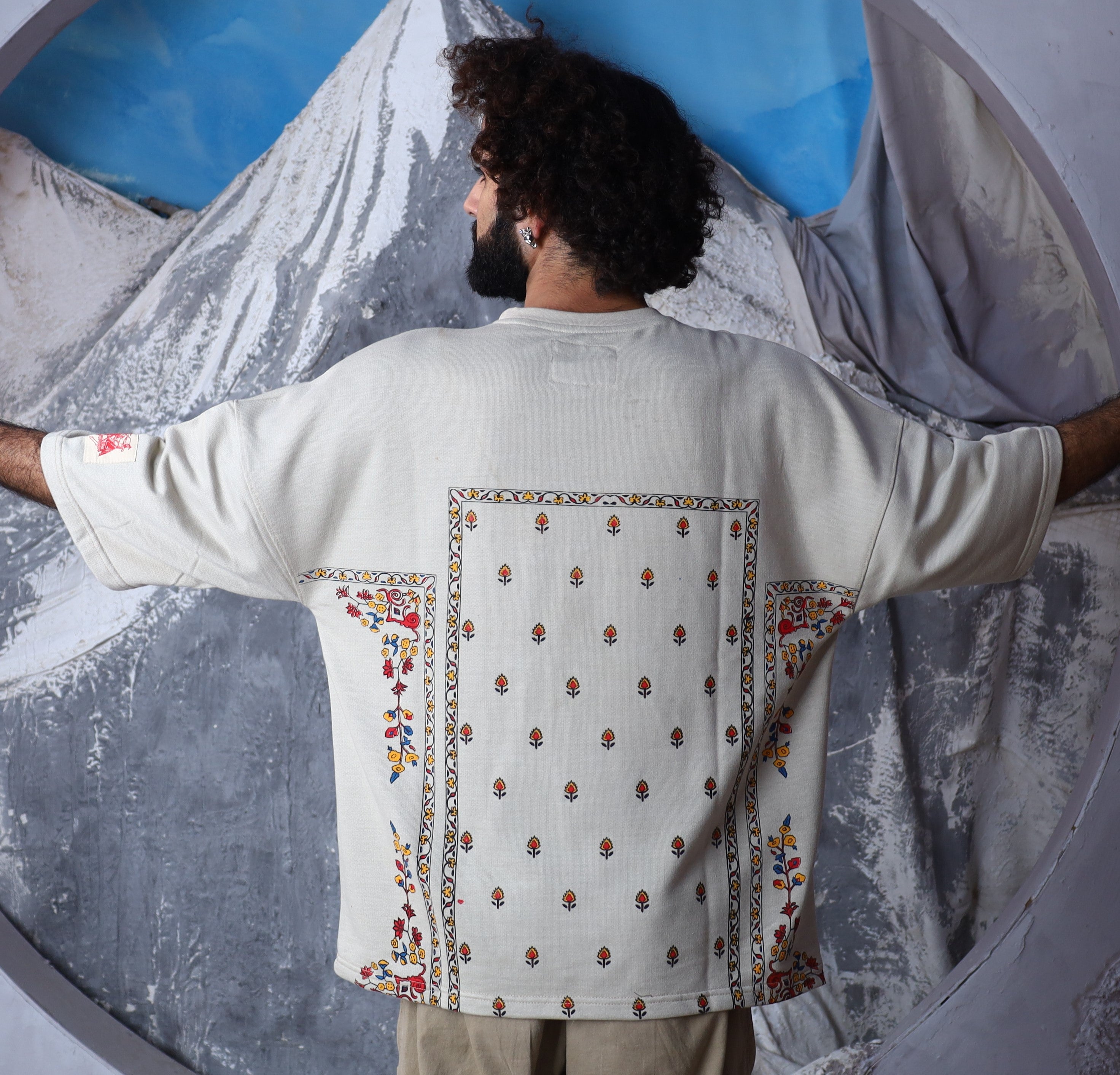 دھندلا آئینہ | Tee