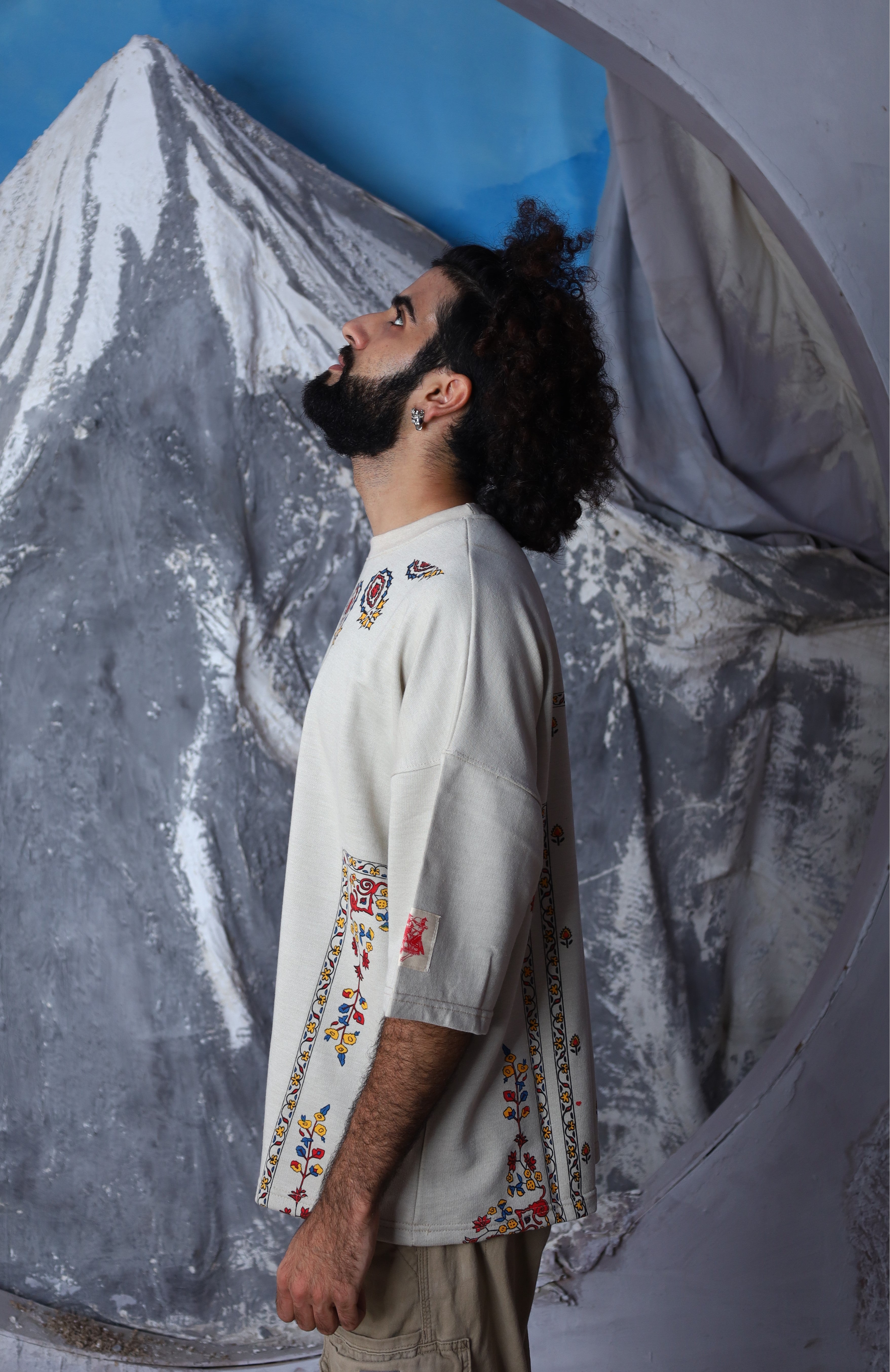 دھندلا آئینہ | Tee