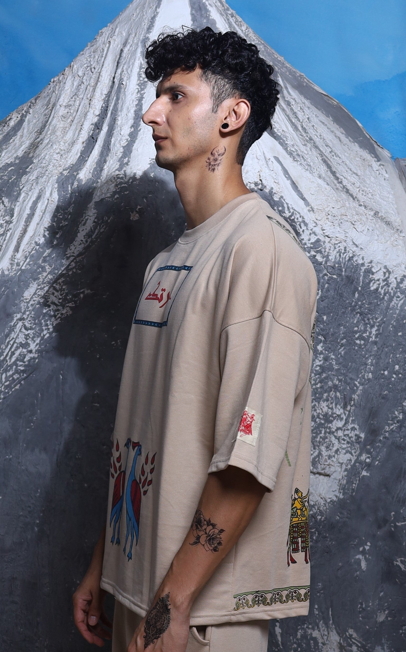 قدیم پتھر | Tee