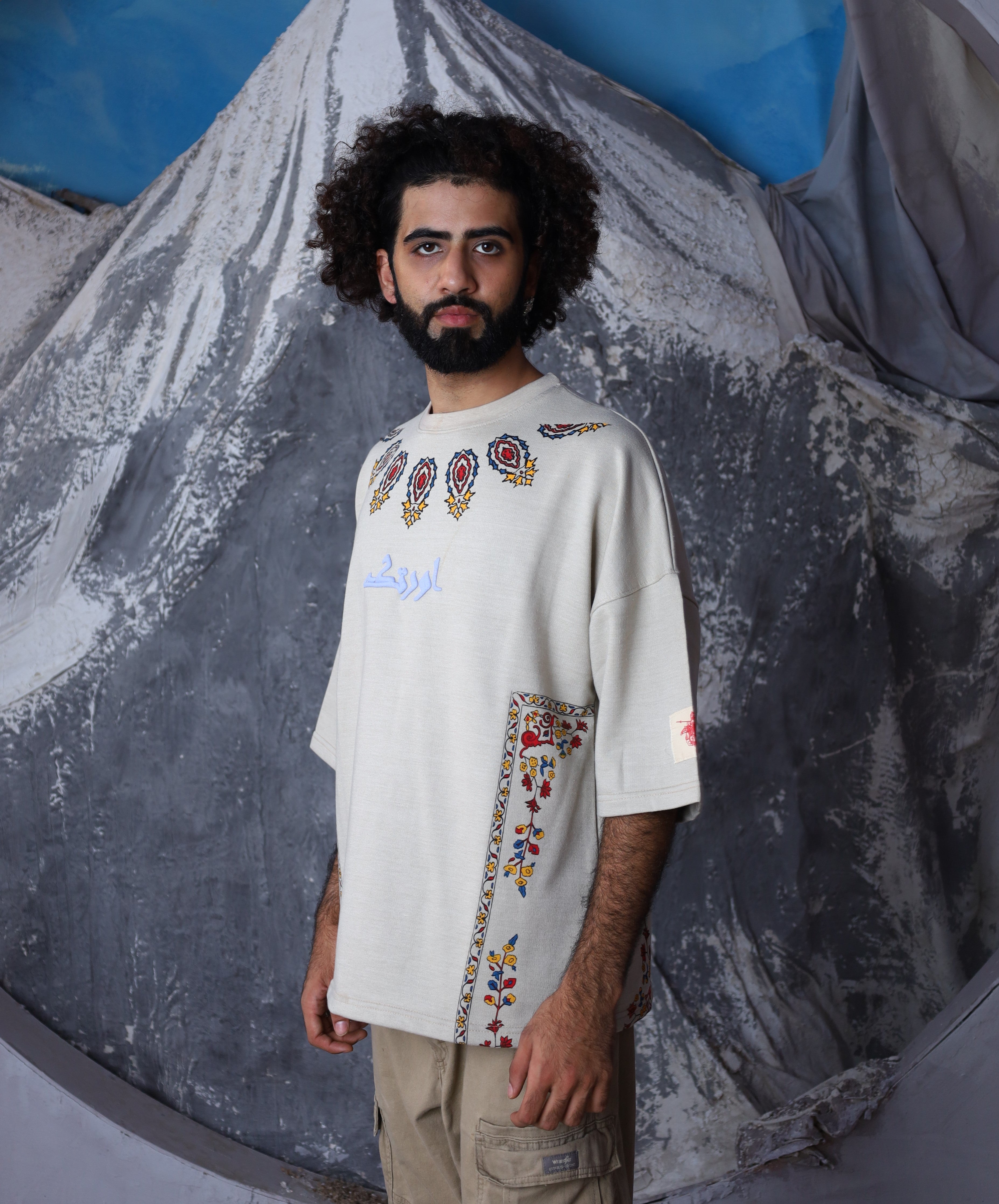 دھندلا آئینہ | Tee