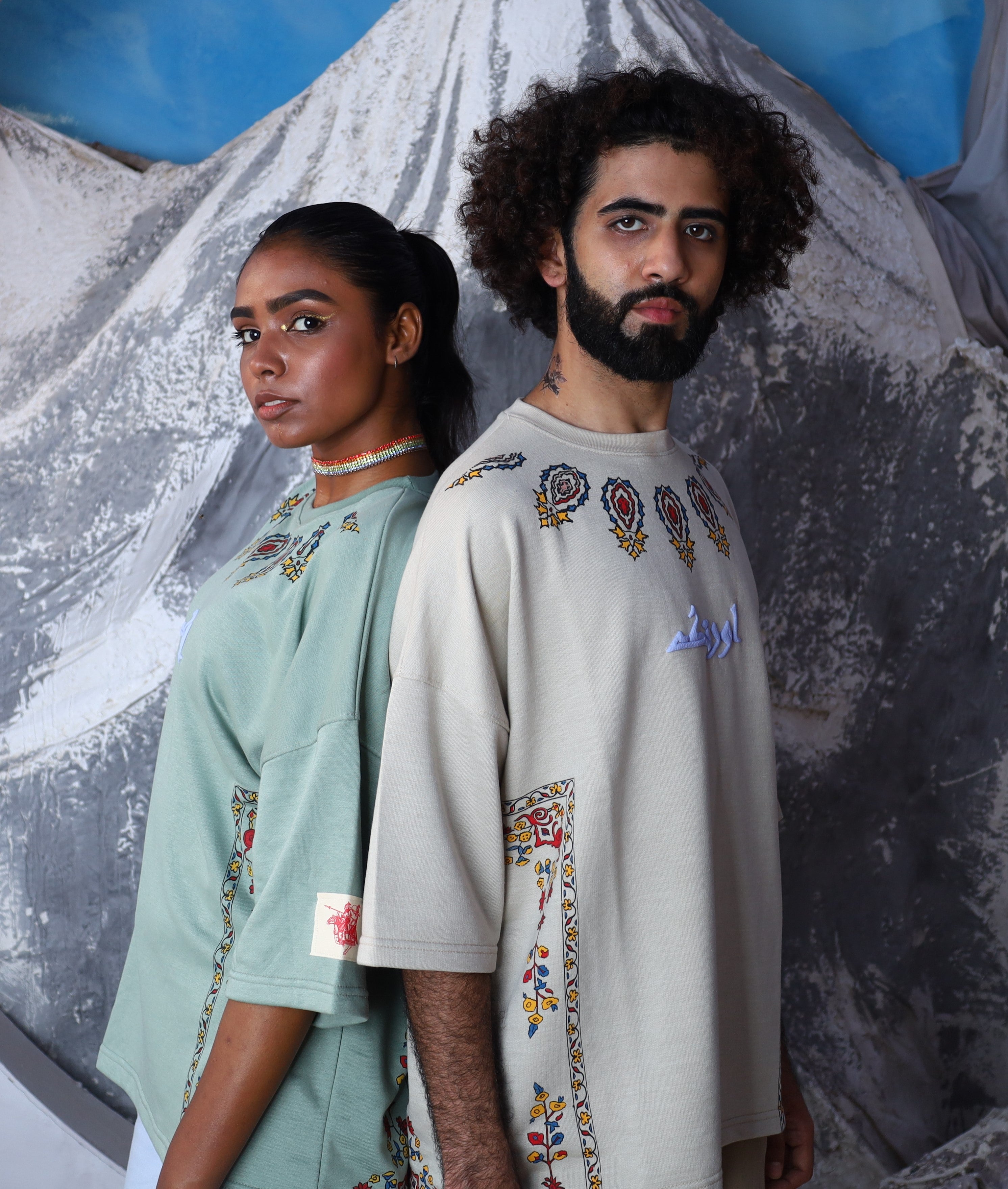 دھندلا آئینہ | Tee